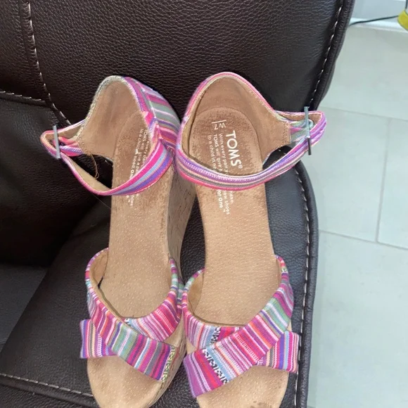 Toms Pin Striped Colorful Wedge Sz 7 - Picture 3 of 9